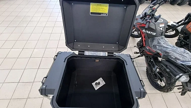 Кофр задний Loboo ( комплект 3 шт: правый, левый, верхний с креплениями) для мотоцикла "KOVE 500X"